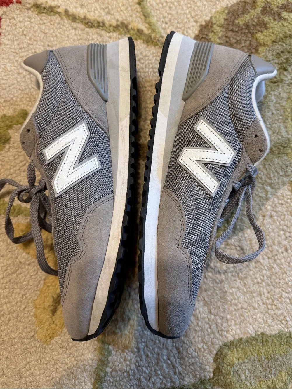Women’s New Balance tennis shoes